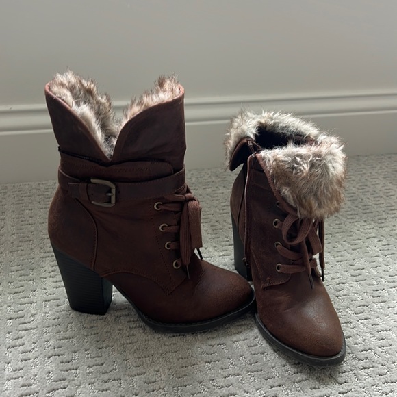 Charlotte Russe Boots, foldover fur flap - Picture 2 of 4